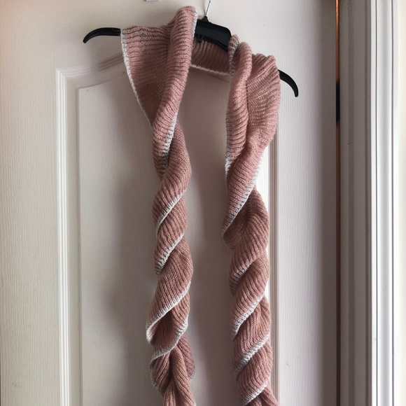Rouchee pink scarf with silver trimmings - Picture 1 of 1